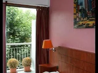 Kyriad Direct Centre Gare Hotel 2*